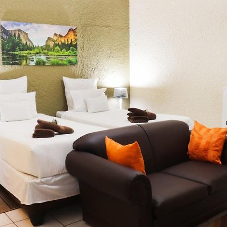 Moye Guest House Benoni Exterior foto