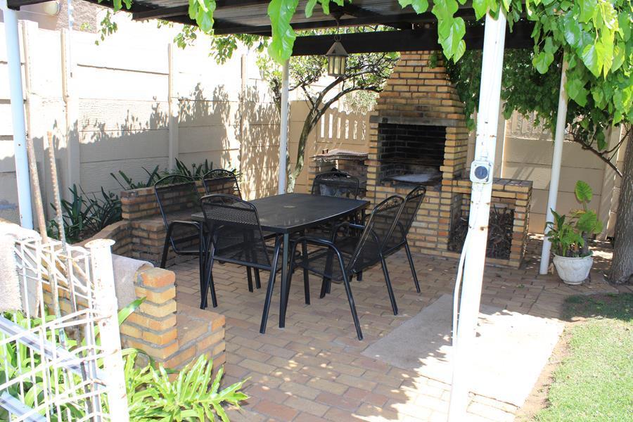 Moye Guest House Benoni Exterior foto