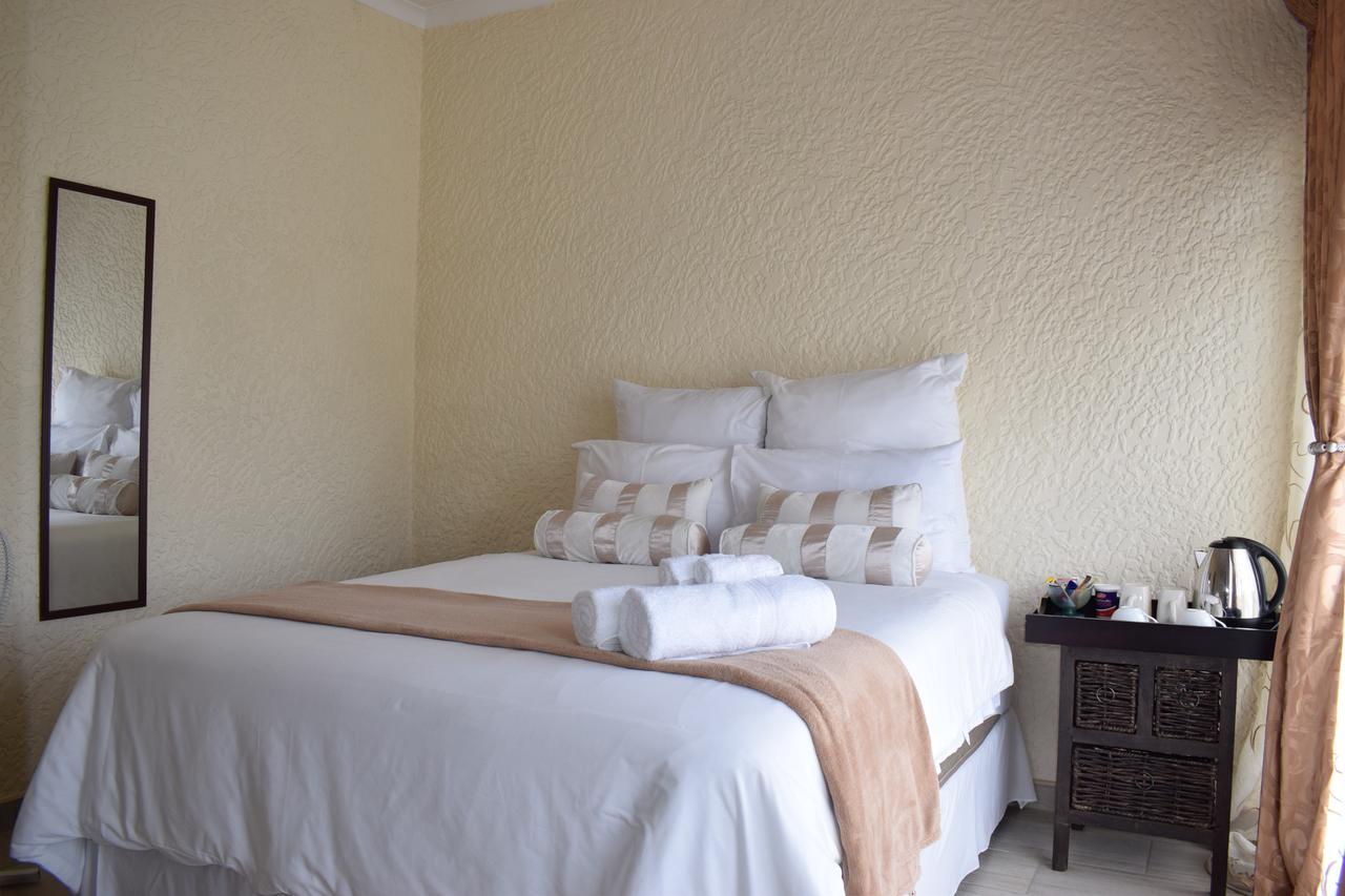 Moye Guest House Benoni Exterior foto